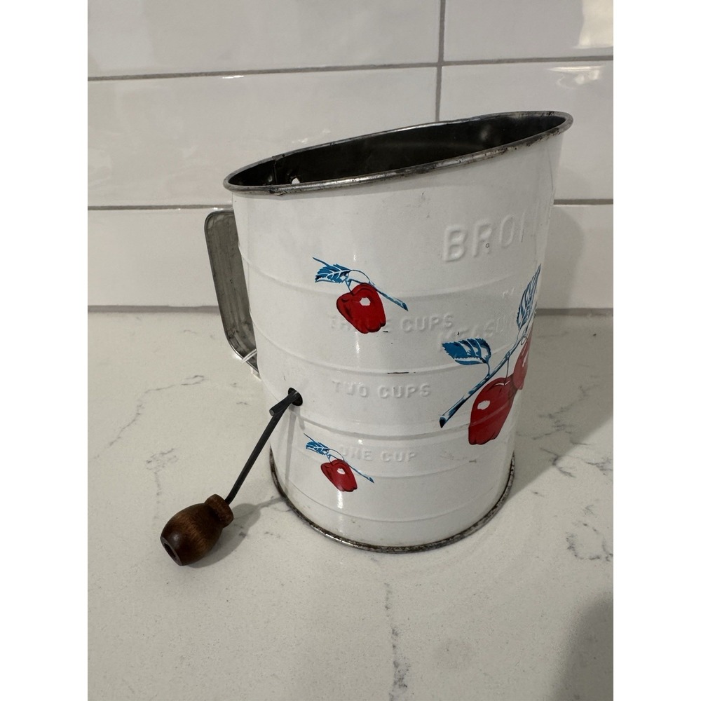 Vintage‎ Bromwell's 3 Cup Flour Sifter Apple Design Metal Hand Crank Farmhouse